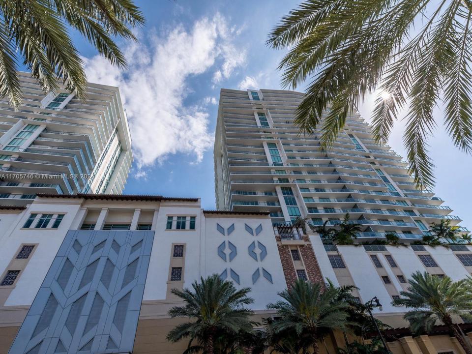 330 Sunny Isles Blvd 5-2407, Sunny Isles Beach, Floryda 33160, USA