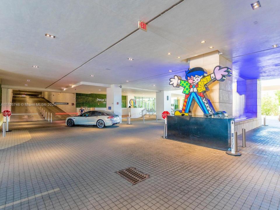 330 Sunny Isles Blvd 5-2407, Sunny Isles Beach, Floryda 33160, USA