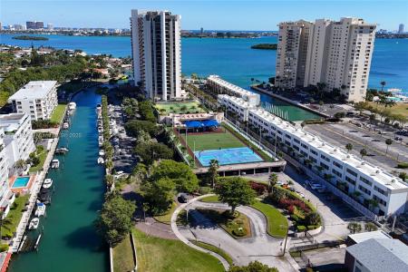 1800 NE 114th St PH05, Miami, Florida 33181, USA
