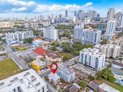 676 SW 1st St, Miami, Florida 33130, USA