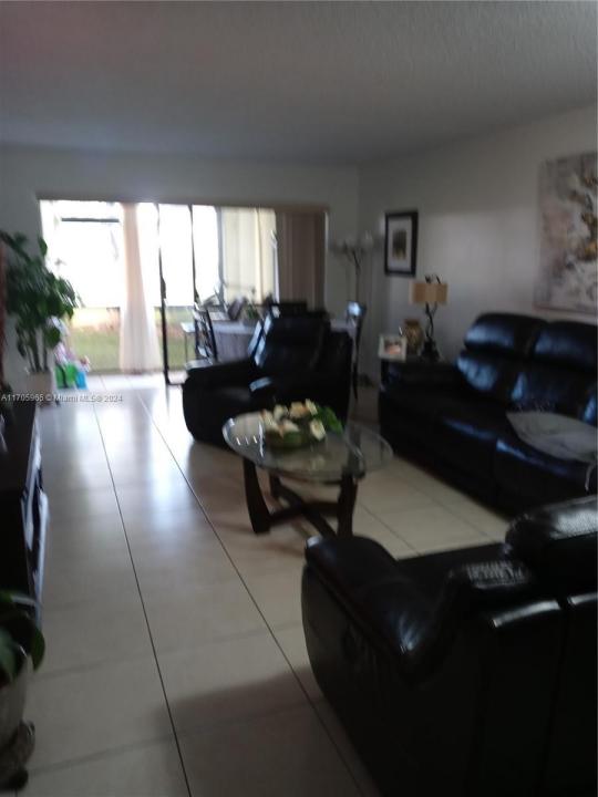 10253 NW 9th St Cir 102-6, Miami, 佛罗里达州 33172, 美国