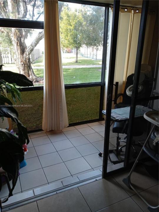 10253 NW 9th St Cir 102-6, Miami, 佛罗里达州 33172, 美国
