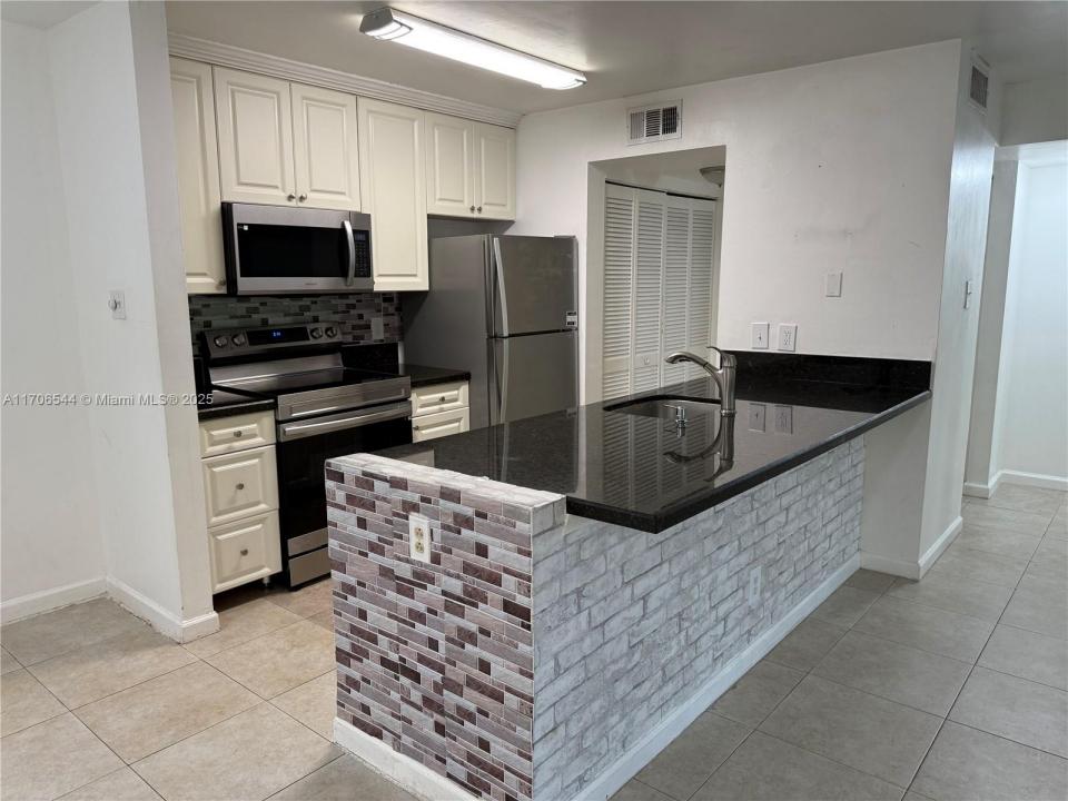10421 SW 157th Pl 206, Miami, Florida 33196, Amerika Birleşik Devletleri