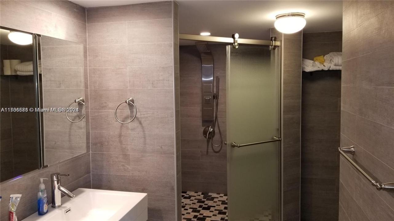1833 S Ocean Dr 207, Hallandale Beach, 佛羅里達州 33009, 美國