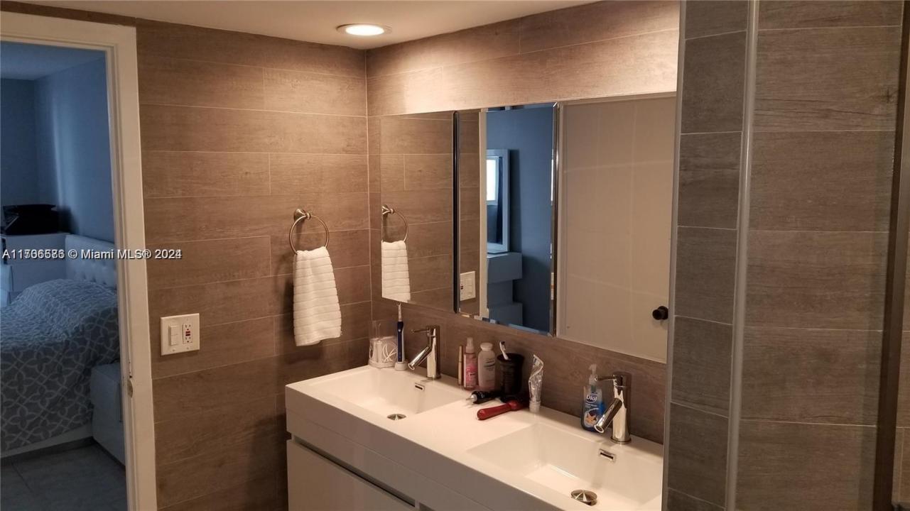 1833 S Ocean Dr 207, Hallandale Beach, 佛羅里達州 33009, 美國