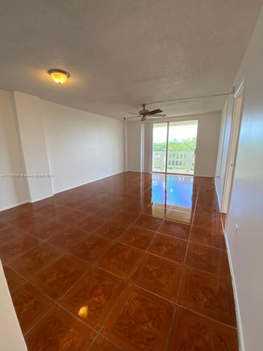 15600 NW 7th Ave 520, Miami, Florida 33169, Stati Uniti