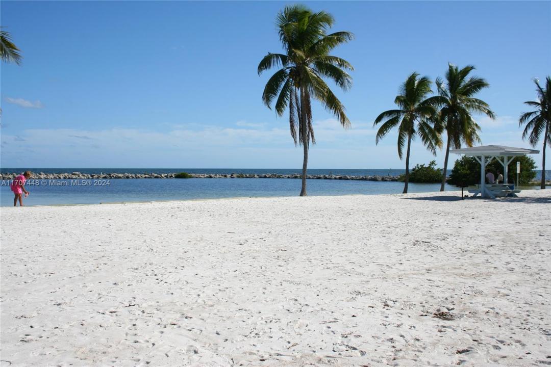 559 Beach Rd, Tavernier, Florida 33070