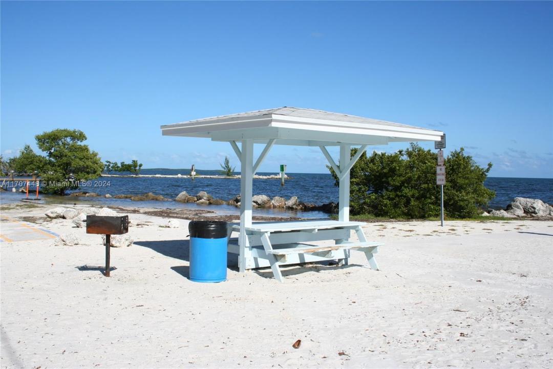 559 Beach Rd, Tavernier, Florida 33070