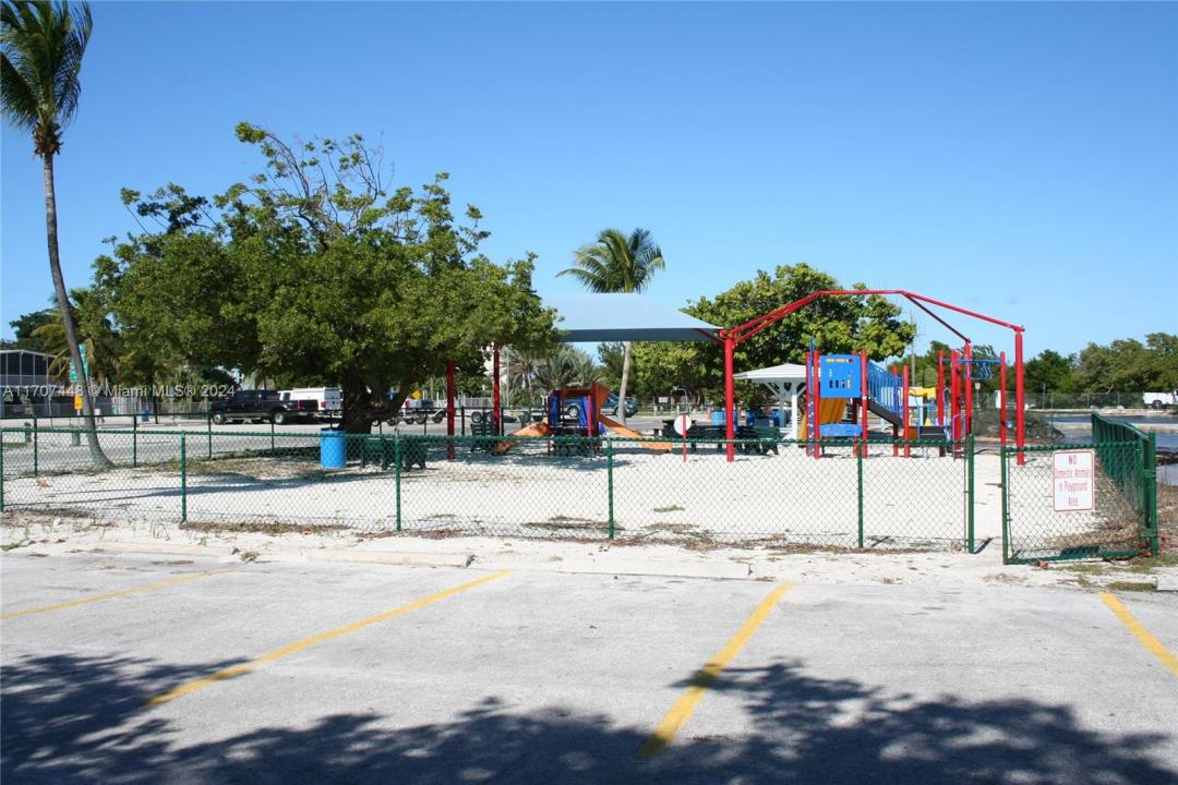559 Beach Rd, Tavernier, Florida 33070
