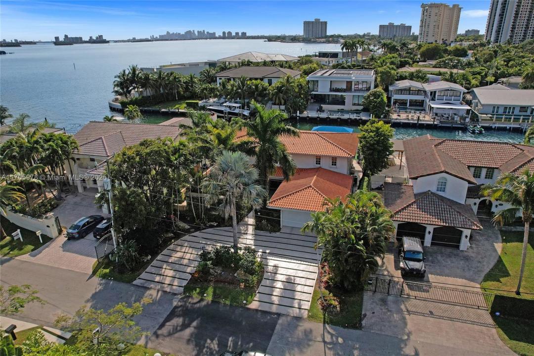 1960 NE 118th Rd, North Miami, Florida 33181