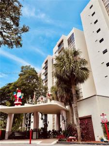 16919 N Bay Rd 117, Sunny Isles Beach, Florida 33160, USA