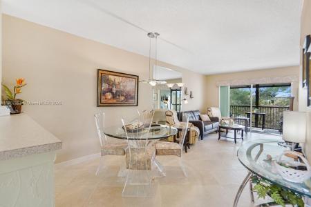 2236 N Cypress Bend Dr 314, Pompano Beach, Florida 33069, USA