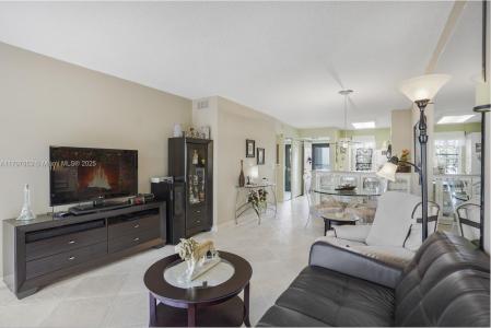 2236 N Cypress Bend Dr 314, Pompano Beach, Florida 33069, USA