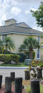 4098 N Pine Island Rd 100, Sunrise, Florida 33351, USA