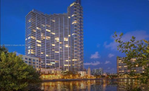 2020 N Bayshore Dr 1008, Miami, Florida 33137, USA