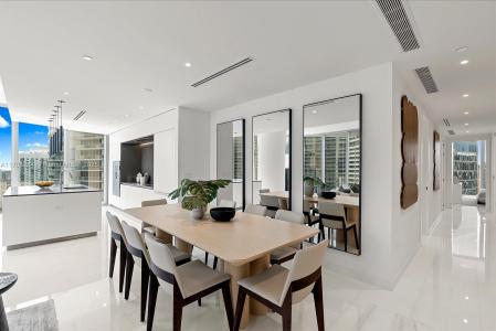300 Biscayne Blvd Way 3407, Miami, Florida 33131, USA