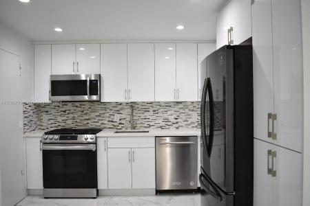 8024 Tatum Waterway Dr 5A, Miami Beach, Florida 33141, USA