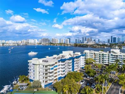 16546 NE 26th Ave 3J, North Miami Beach, Florida 33160, USA