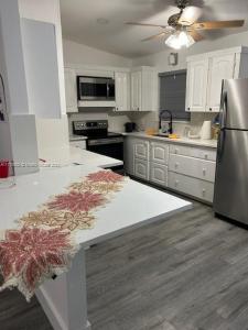 74 Pelican Ln 1, Big Pine, Florida 33043, USA