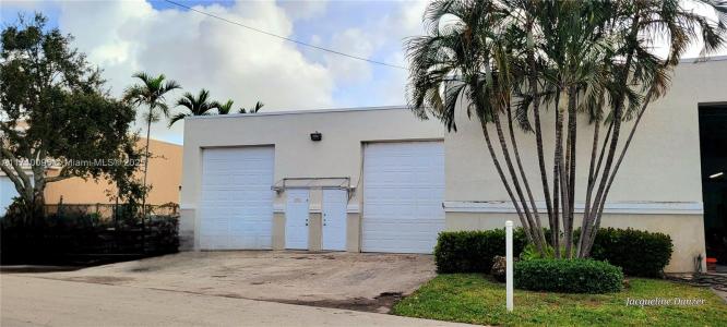 251 SW 5th Ct B, Pompano Beach, Florida 33060, USA