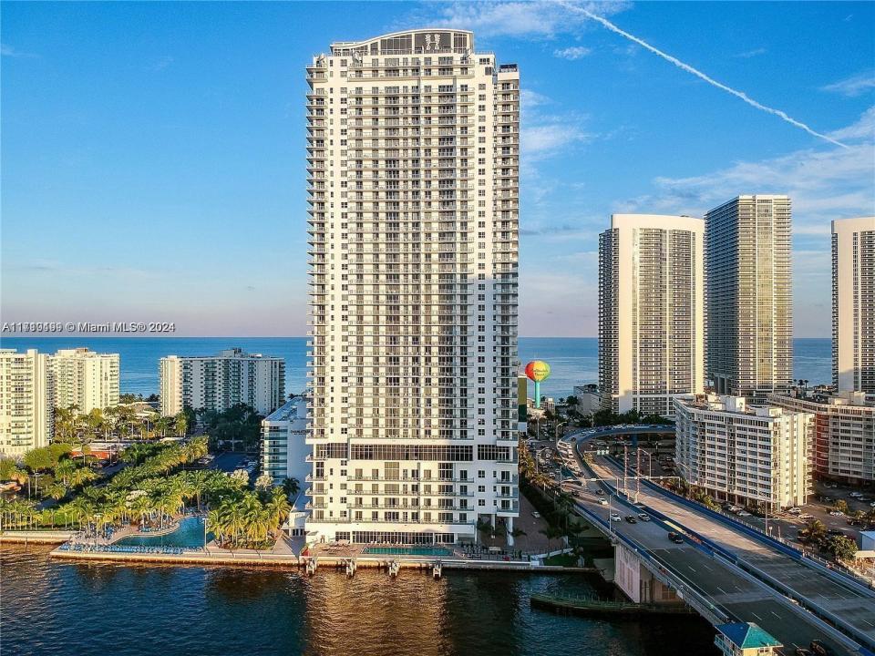 4010 S Ocean Dr R2307, Hollywood, Florida 33019, USA