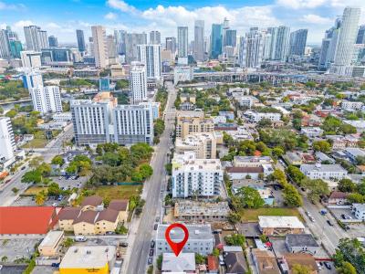 676 SW 1st St, Miami, Florida 33130, USA