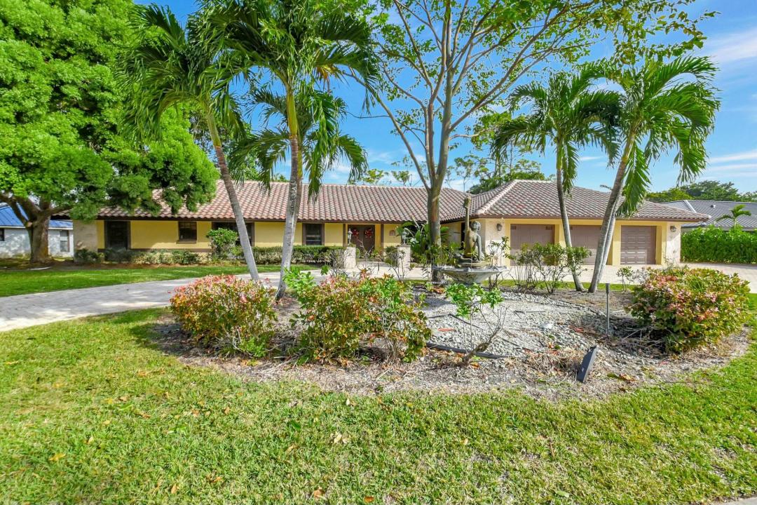 581 S Country Club Drive, Atlantis, Florida 33462, USA