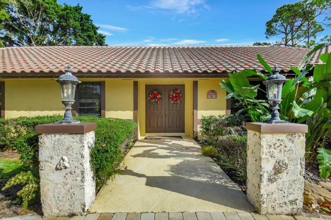 581 S Country Club Drive, Atlantis, Florida 33462, USA