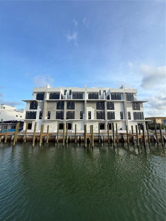 2005 Calais Dr 1, Miami Beach, Florida 33141, Stati Uniti