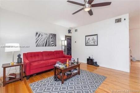 1025 NE 17th Way, Fort Lauderdale, Florida 33304, USA