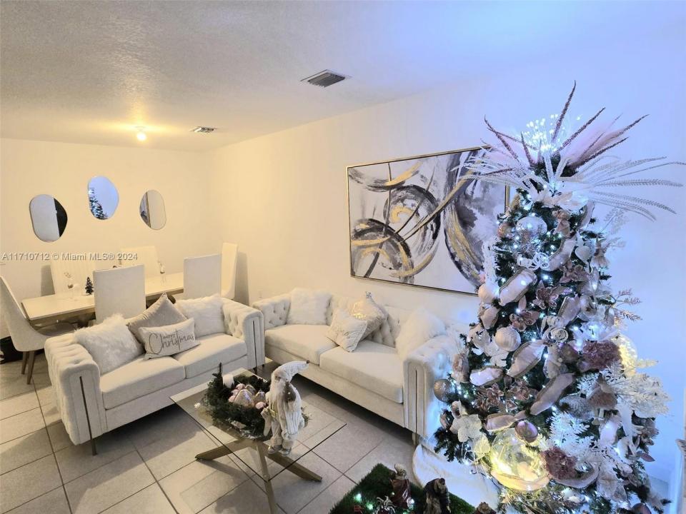 20366 NW 4th Path 20366, Miami Gardens, Florida 33169, USA