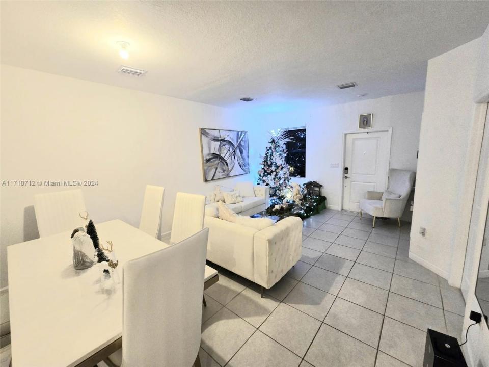 20366 NW 4th Path 20366, Miami Gardens, Florida 33169, USA