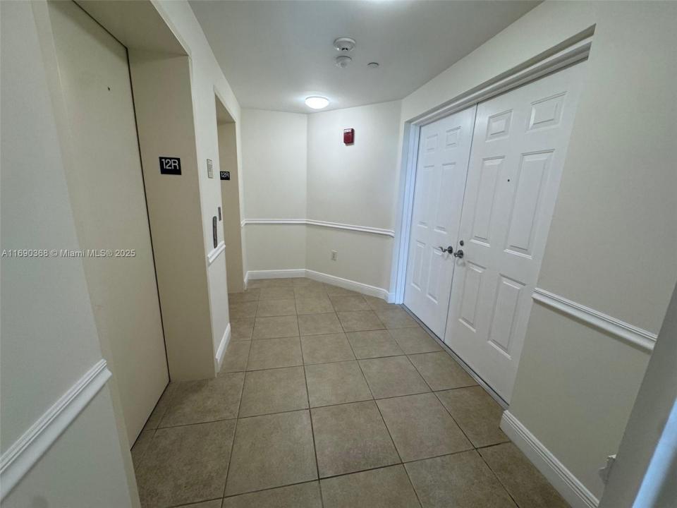 3330 NE 190 ST 1215, Aventura, Floride 33180, États-Unis