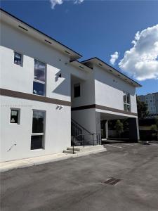 210 SE 10th St, Hallandale Beach, Florida 33009, USA