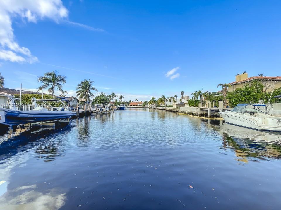 3351 NE 164th St, North Miami Beach, Florida 33160, USA