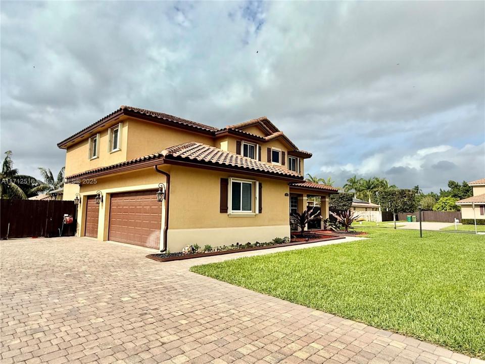 2190 NW 16th Pl, Homestead, פלורידה 33030, ארצות הברית של אמריקה 