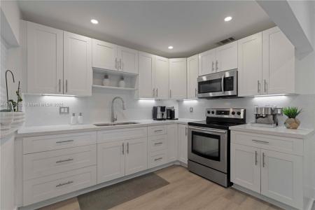 1417 Plunkett St, Hollywood, Florida 33020, USA
