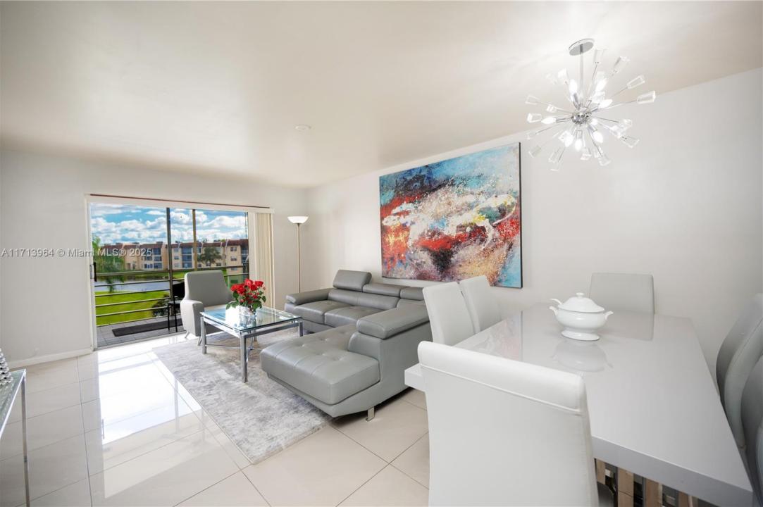 8861 Sunrise Lakes Blvd 301, Sunrise, Florida 33322, Amerika Birleşik Devletleri