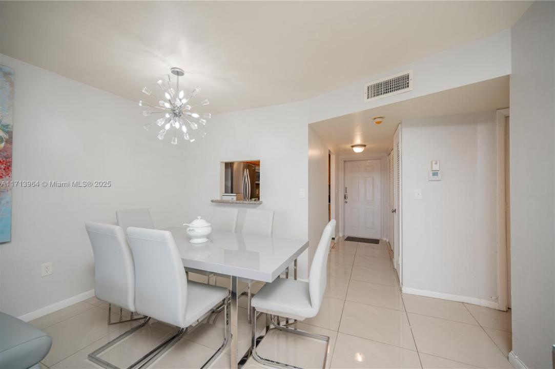 8861 Sunrise Lakes Blvd 301, Sunrise, Florida 33322, Amerika Birleşik Devletleri