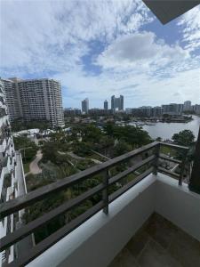 Hallandale Beach, Florida 33009, USA