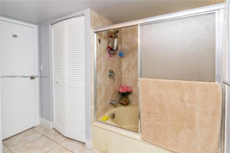 1000 Parkview Dr 107, Hallandale Beach, Florida 33009, USA
