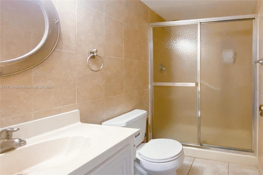 1000 Parkview Dr 107, Hallandale Beach, Floryda 33009, USA