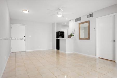 3040 NE 16th Ave 104, Oakland Park, Florida 33334, USA