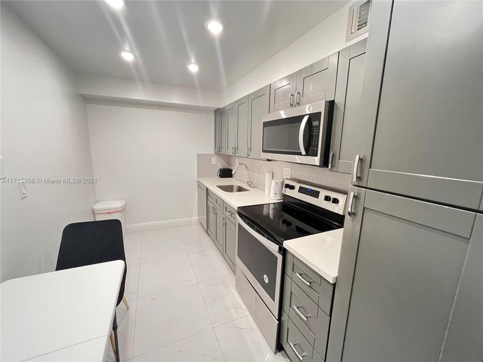 1849 S Ocean Dr 409, Hallandale Beach, Florida 33009, USA