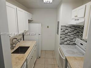 1153 Lake Victoria Dr J, West Palm Beach, Florida 33411, USA