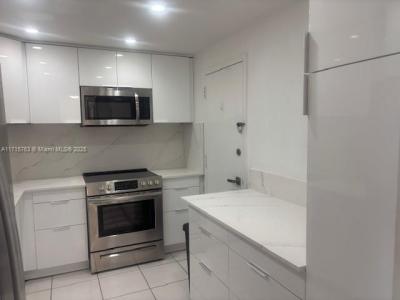 300 Bayview Dr 509, Sunny Isles Beach, Florida 33160, USA