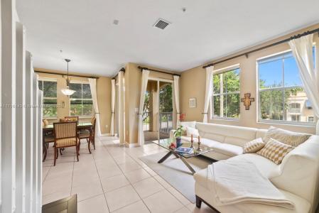 160 Jacaranda Country Club Dr 201, Plantation, Florida 33324, USA