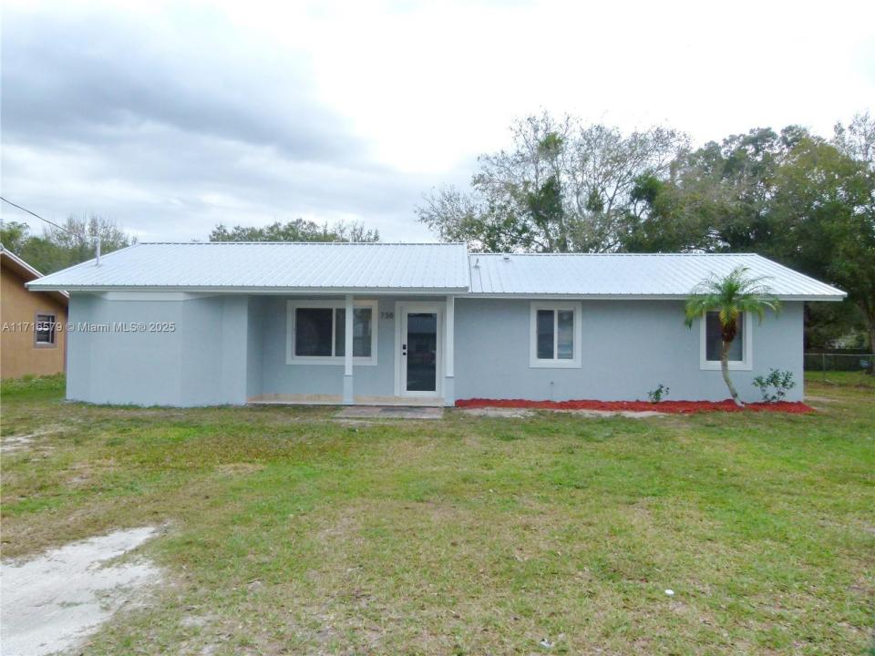 738 NW 21st Lane, Okeechobee, פלורידה 34972, ארצות הברית של אמריקה