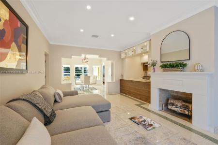 3760 Royal Palm Ave, Miami Beach, Florida 33140, USA