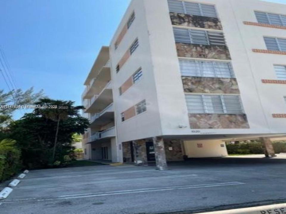 1020 94th St 203, Bay Harbor Islands, Florida 33154, USA